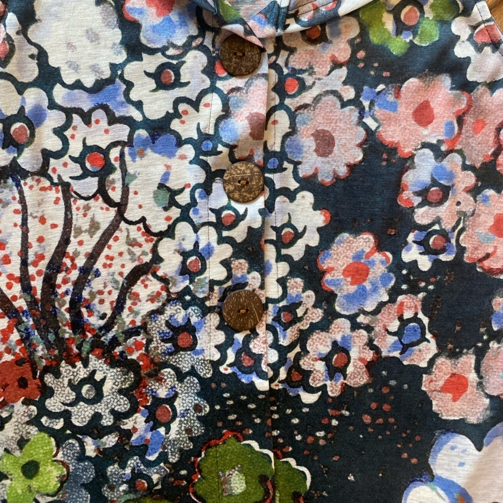 Trisha Tyler short sleeve top with a vibrant floral pattern - Picture 3 of 7
